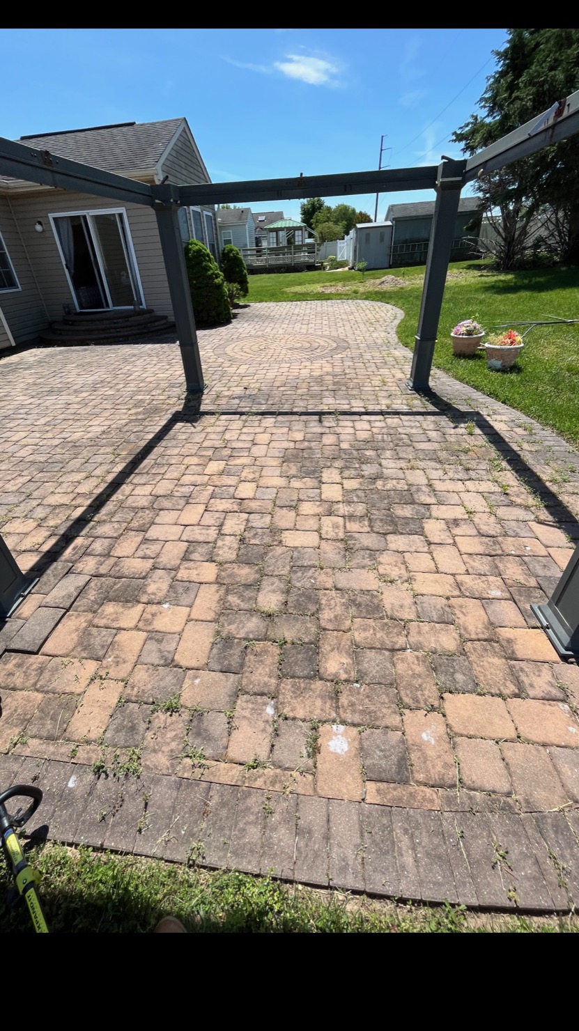 Paver patio before power washing